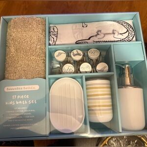 17 piece children’s bathroom set